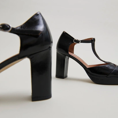 Salom&eacute;s in black shiny leather | volo