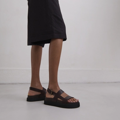 Sandales &agrave; brides crois&eacute;es in dark brown glazed leather | LAGUNE
