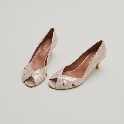 Escarpins &agrave; petits talons in platinum laminated velvet | damienne