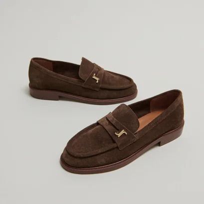 Round-toe loafers in brown suede | duedi