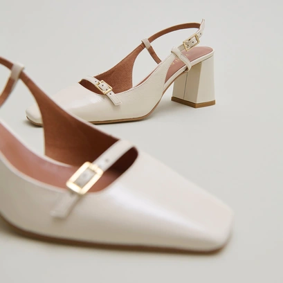 Slingbacks &agrave; talons in ecru shiny leather | dadelle