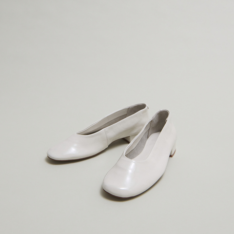 Ballerines &agrave; petits talons ecru