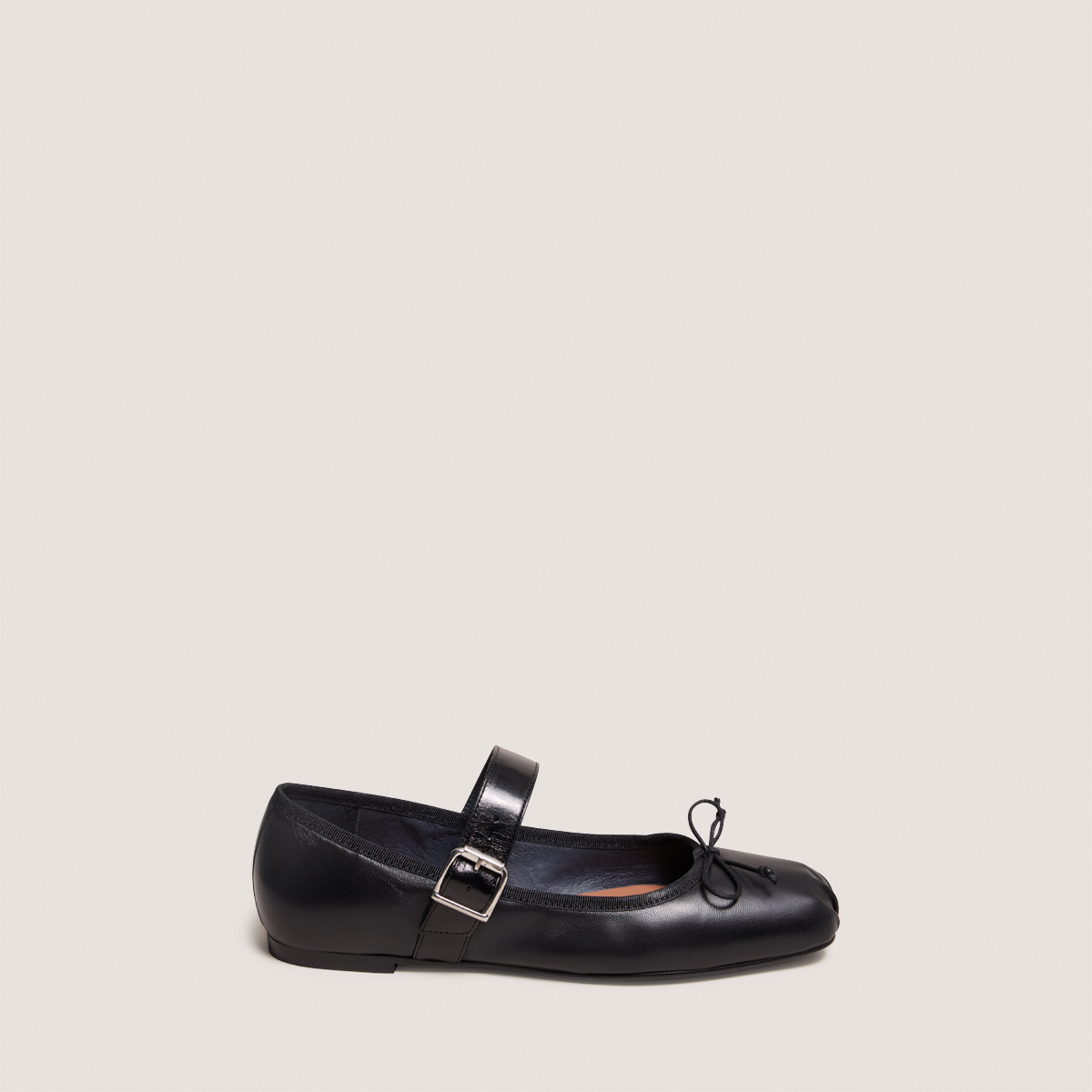 Ballerines à brides in black leather | DOMINANTE