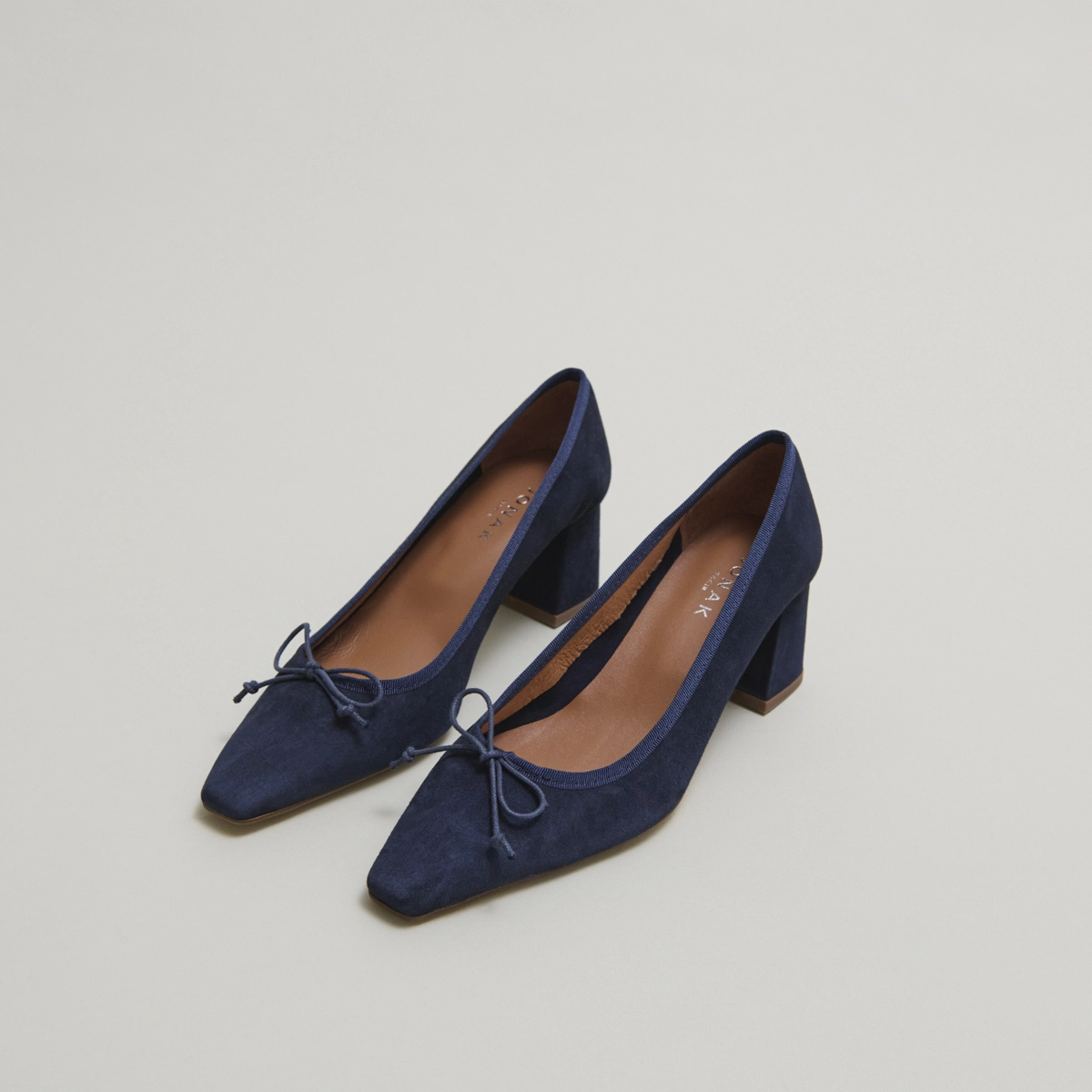 Escarpins &agrave; lacets in navy velvet | DRING