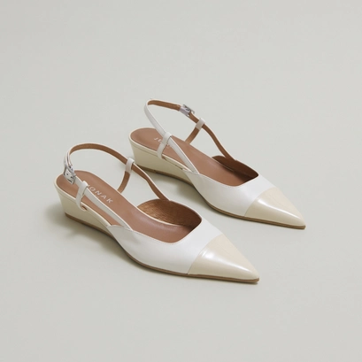 Escarpins compens&eacute;s in ecru varnish and ecru leather | dakara