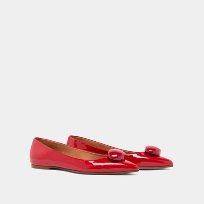Ballerines &agrave; bouts pointus et billes in red varnish | DALIDO