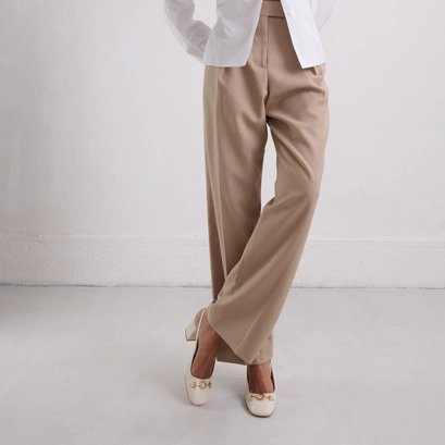 Slingback pumps in ecru distressed leather | DECOUV