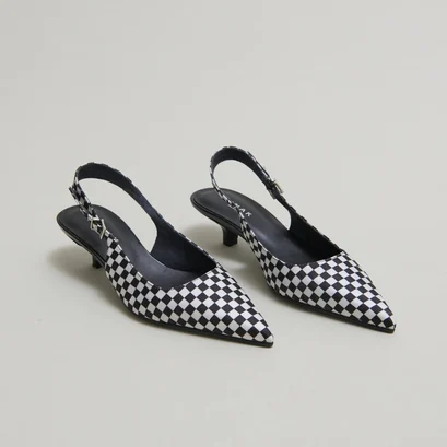 Escarpins &agrave; petits talons et boucles ajustables in black and white textile | douala