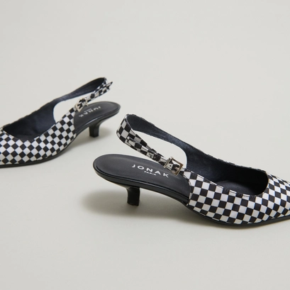 Escarpins &agrave; petits talons et boucles ajustables in black and white textile | douala