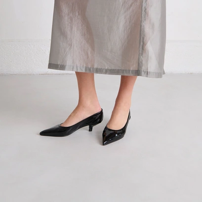 Escarpins &agrave; petits talons in black pleated varnish | doua