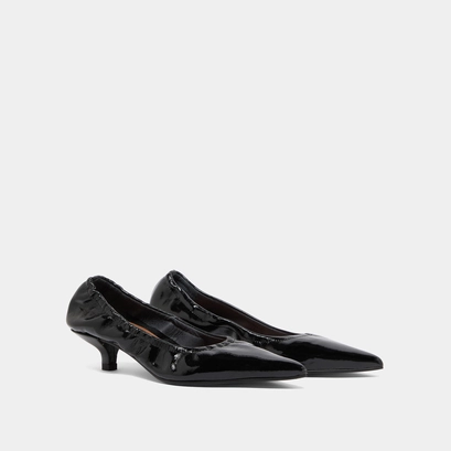 Escarpins &agrave; petits talons in black pleated varnish | doua