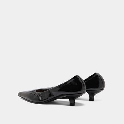 Escarpins &agrave; petits talons in black pleated varnish | doua