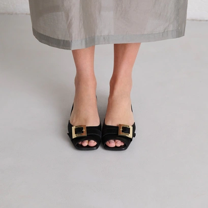 Ballerines &agrave; bouts ouverts in black satin | durance