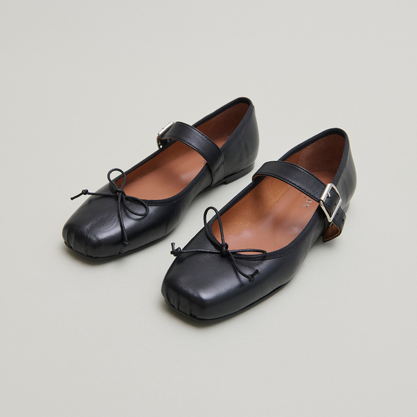 Ballerines à brides in black leather | DOMINANTE