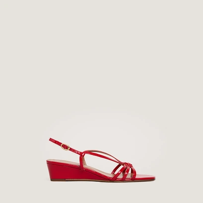 Sandales compens&eacute;es in red pleated varnish | desinvolte