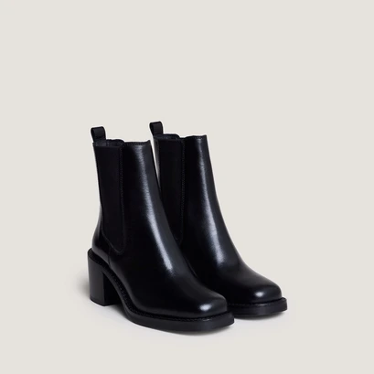 Bottines &agrave; talons in black leather | beach