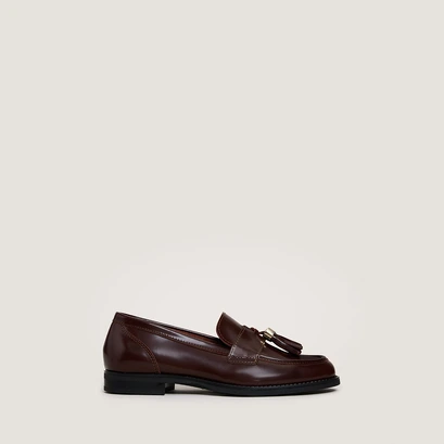 Tassel loafers in shiny brown leather | nellou
