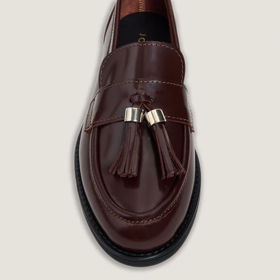 Tassel loafers in shiny brown leather | nellou