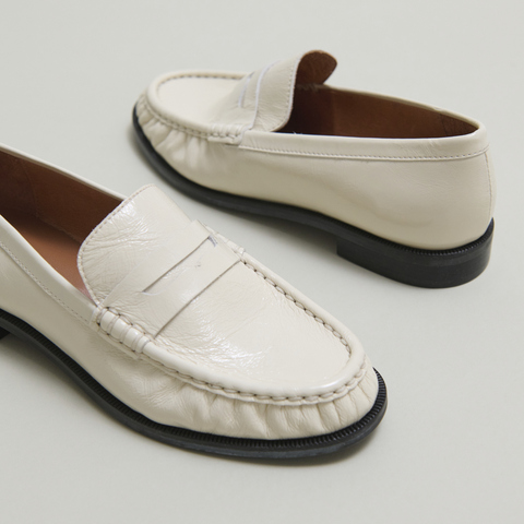 Mocassins &agrave; bouts ronds et fronc&eacute;s ecru
