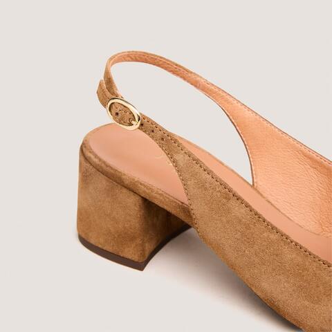 Escarpins slingbacks &agrave; monogrammes cognac