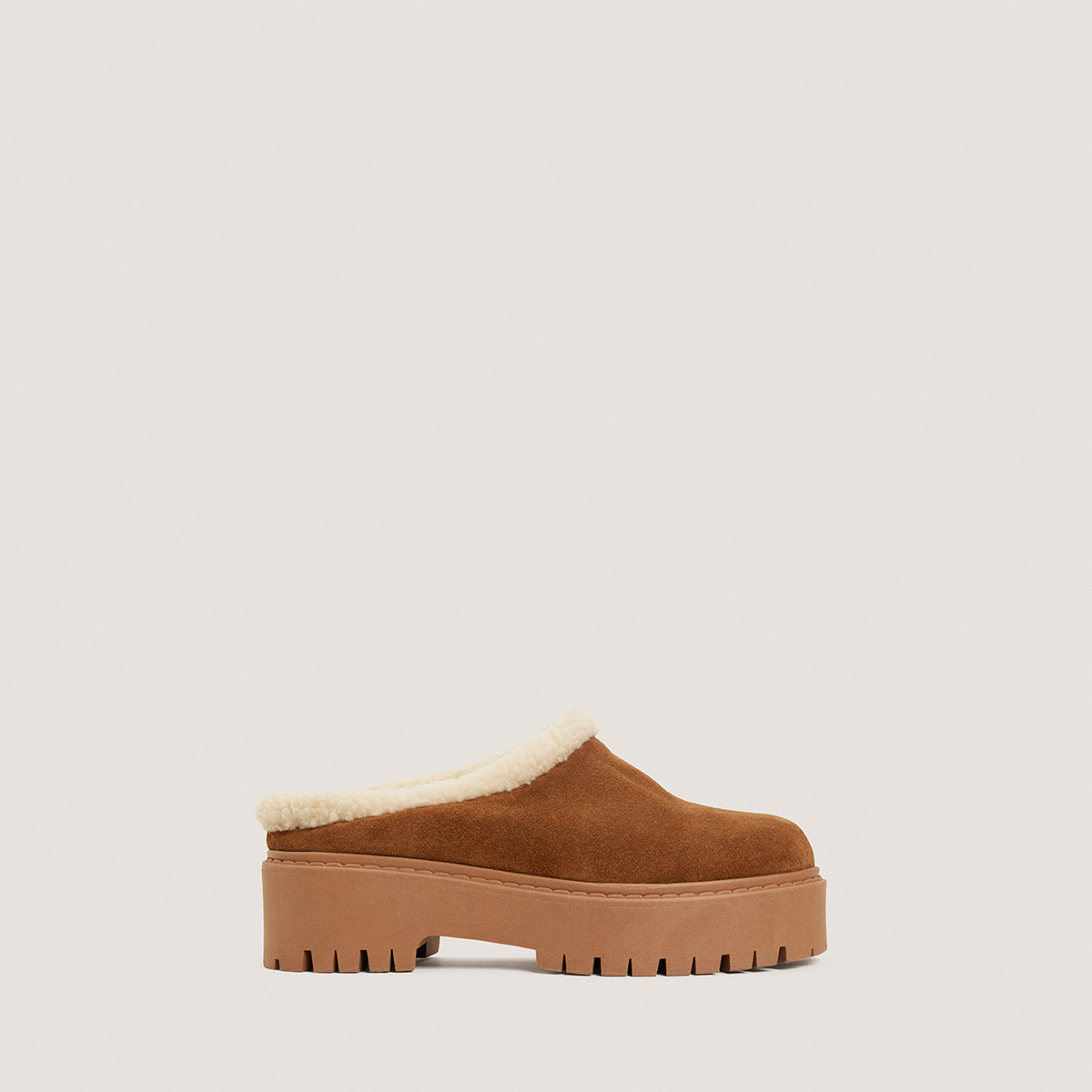 Mules &agrave; semelles crant&eacute;es beige