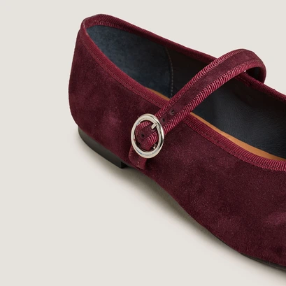 Ballet flats with straps and adjustable buckles in burgundy velvet | deesse