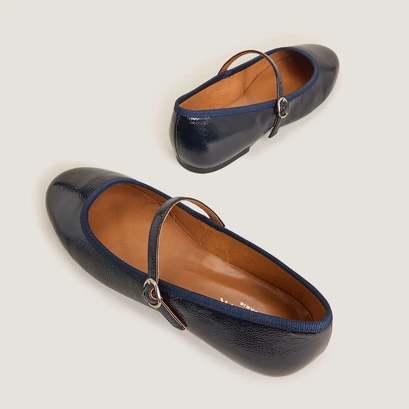 Ballet flats with straps in navy pleated patent leather | douceur