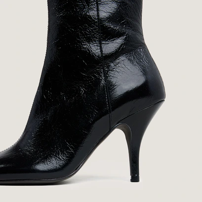 Bottines &agrave; bouts carr&eacute;s et talons fins in shiny black leather | belfast