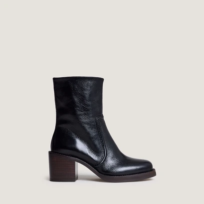 Bottines &agrave; talons lamell&eacute;s in aged black leather | beaute