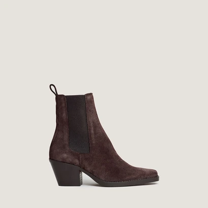 Bottines &agrave; bouts pointus et talons biseaut&eacute;s in dark brown suede | boa