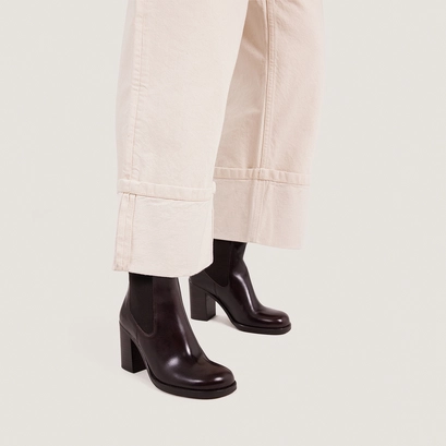 Bottines &agrave; &eacute;lastiques et bouts arrondis in dark brown leather | break