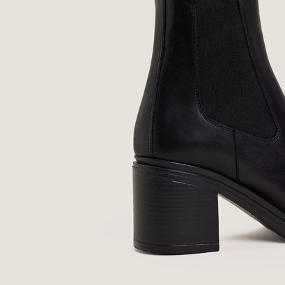 Boots &agrave; hauts talons in black leather | maya
