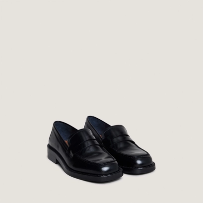Round-toe loafers in black leather | devann