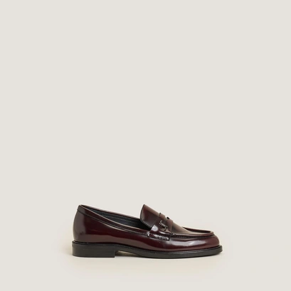 Round-toe monogrammed loafers in burgundy patinated leather | duedi