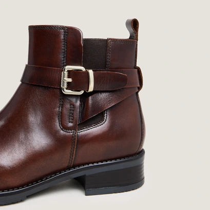 Boots &agrave; boucles in cognac patinated leather | abstrait