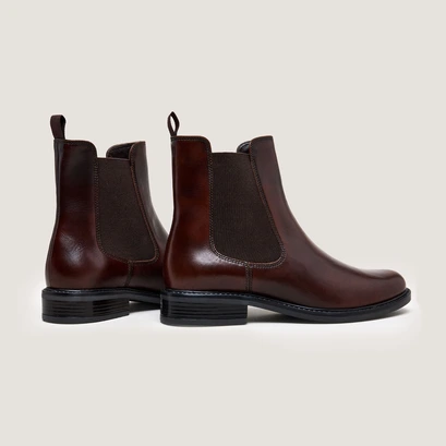 Boots &agrave; &eacute;lastiques et bouts ronds. in cognac patinated leather | audry