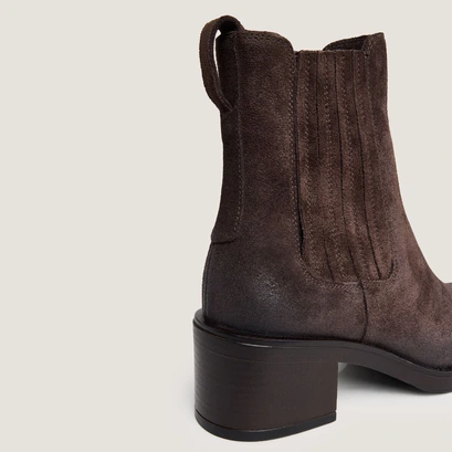 Boots &agrave; talons in dark brown split leather | colette