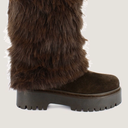 Bottes &agrave; poils in split leather and dark brown fleece | russel