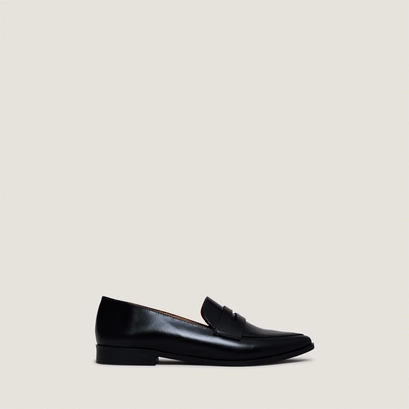 Loafers with pointed toes in black leather | amida