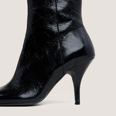 Bottines &agrave; bouts carr&eacute;s et talons fins black