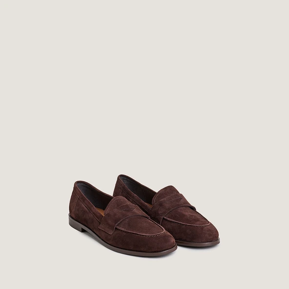 Round-Toe Loafers in brown suede | THELMA