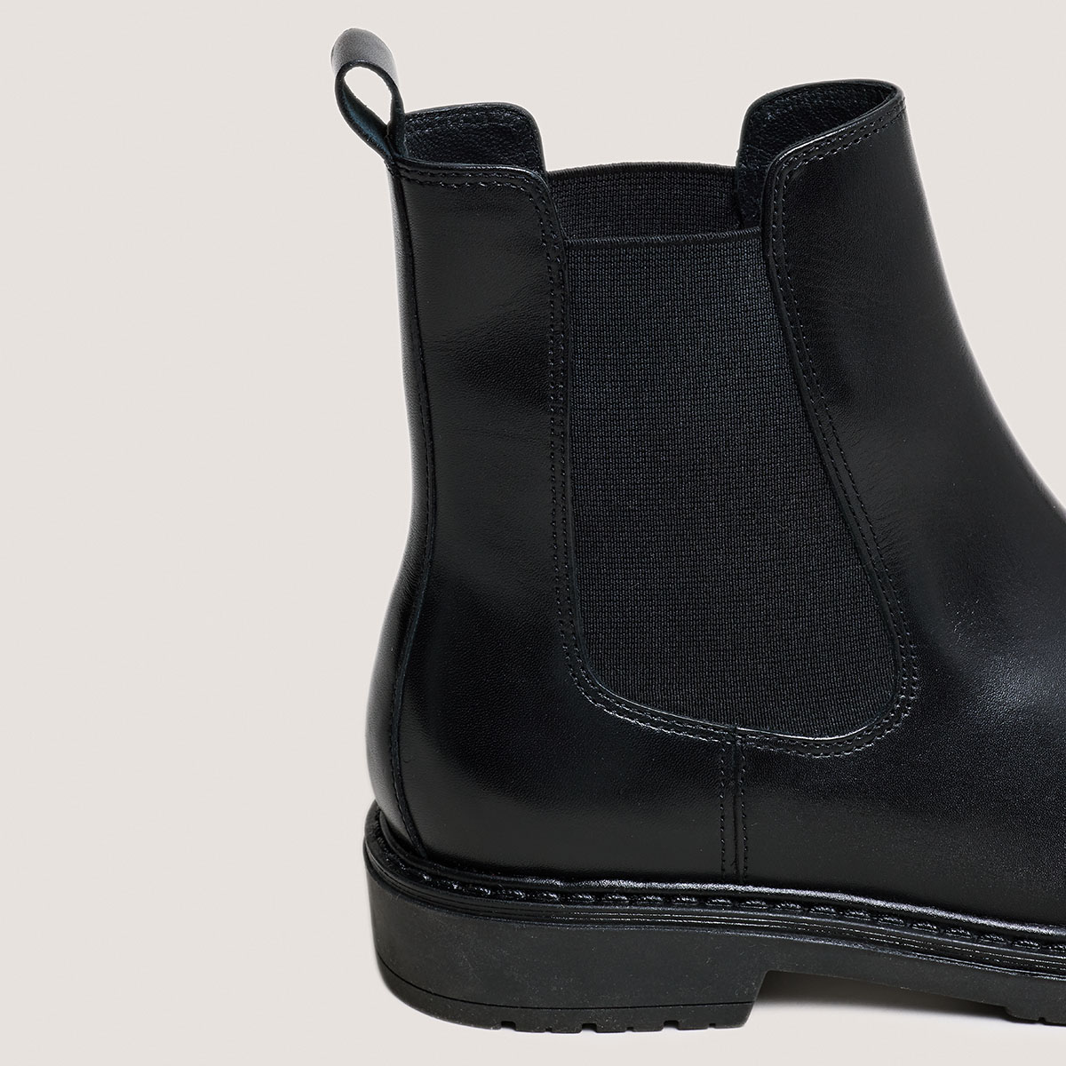 Boots Chelsea black