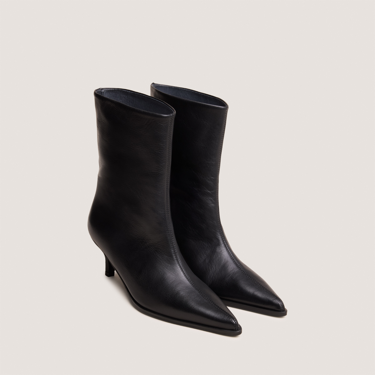 Bottines &agrave; petits talons fins et bouts pointus black
