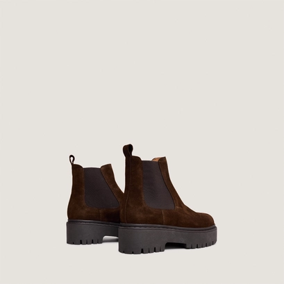 Platform boots with round toes in brown suede | ravie