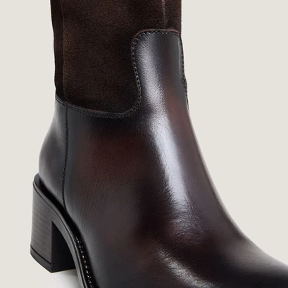 Bottes &agrave; talons in dark brown leather and suede | claire