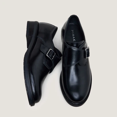Derbies &agrave; boucles in glazed black leather | atlantis