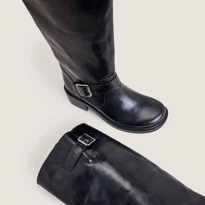 Bottes hautes &agrave; sangles in black leather | darjorie