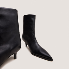 Bottines &agrave; petits talons fins et bouts pointus black