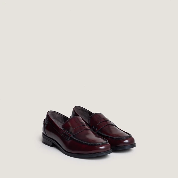 Round-toe loafers in burgundy patinated leather | ALBIN