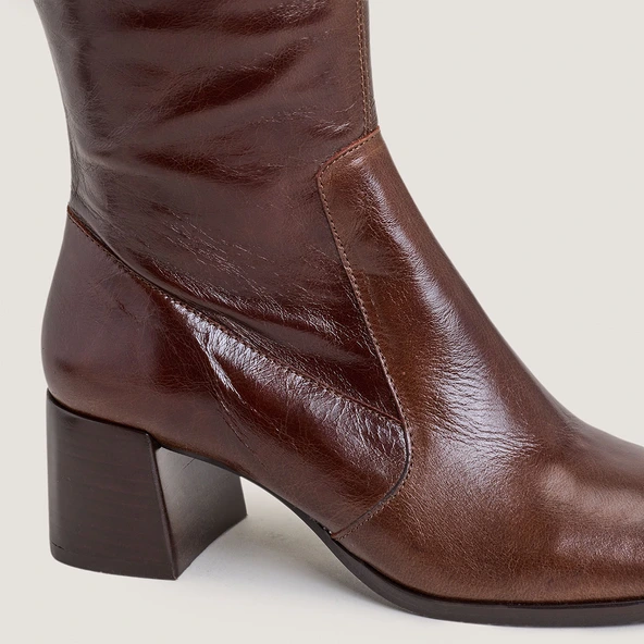 Square-toe boots in brown distressed leather | ARGENTINE